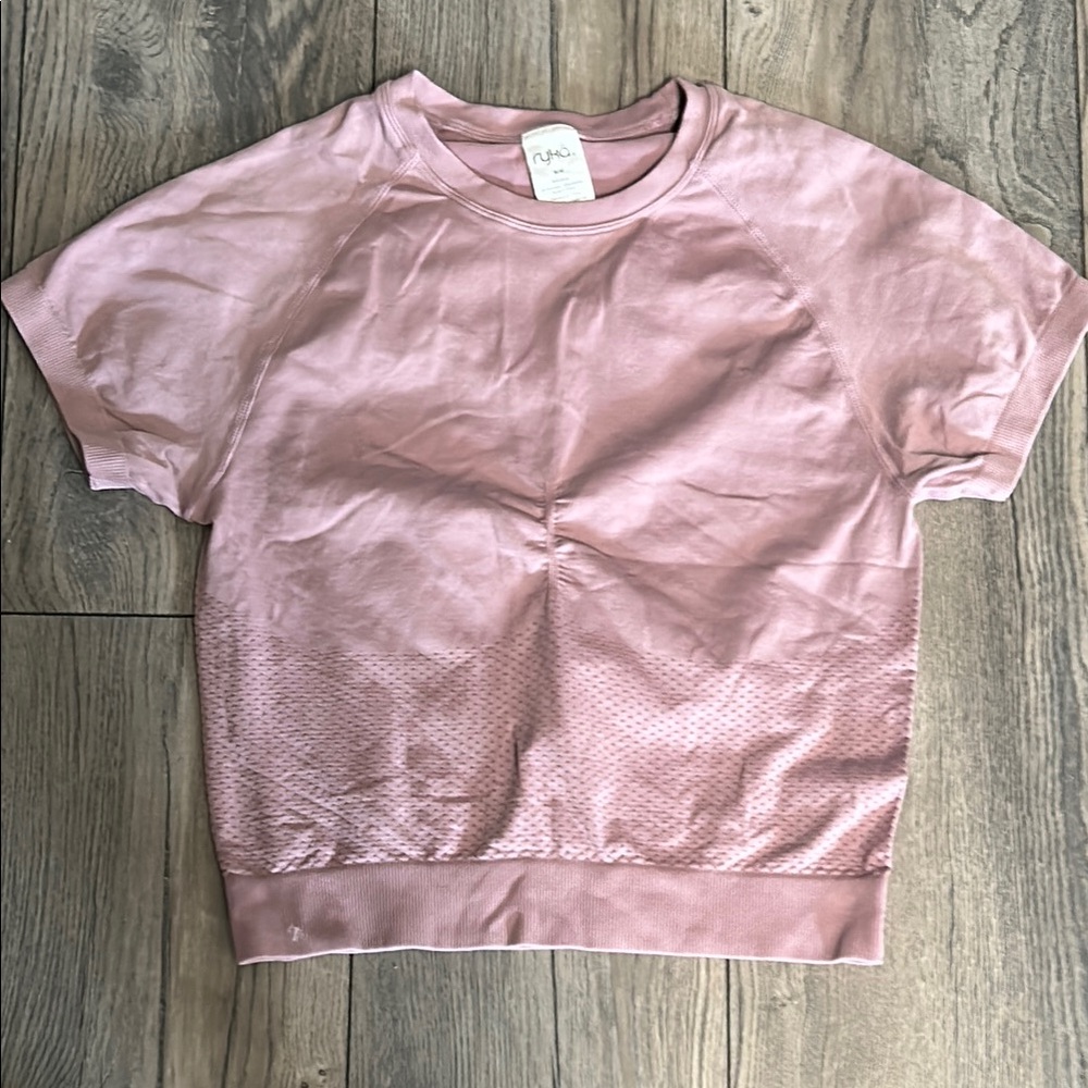 Women’s Medium Ryka Lavendar Short Sleeve Crop Workout Top
